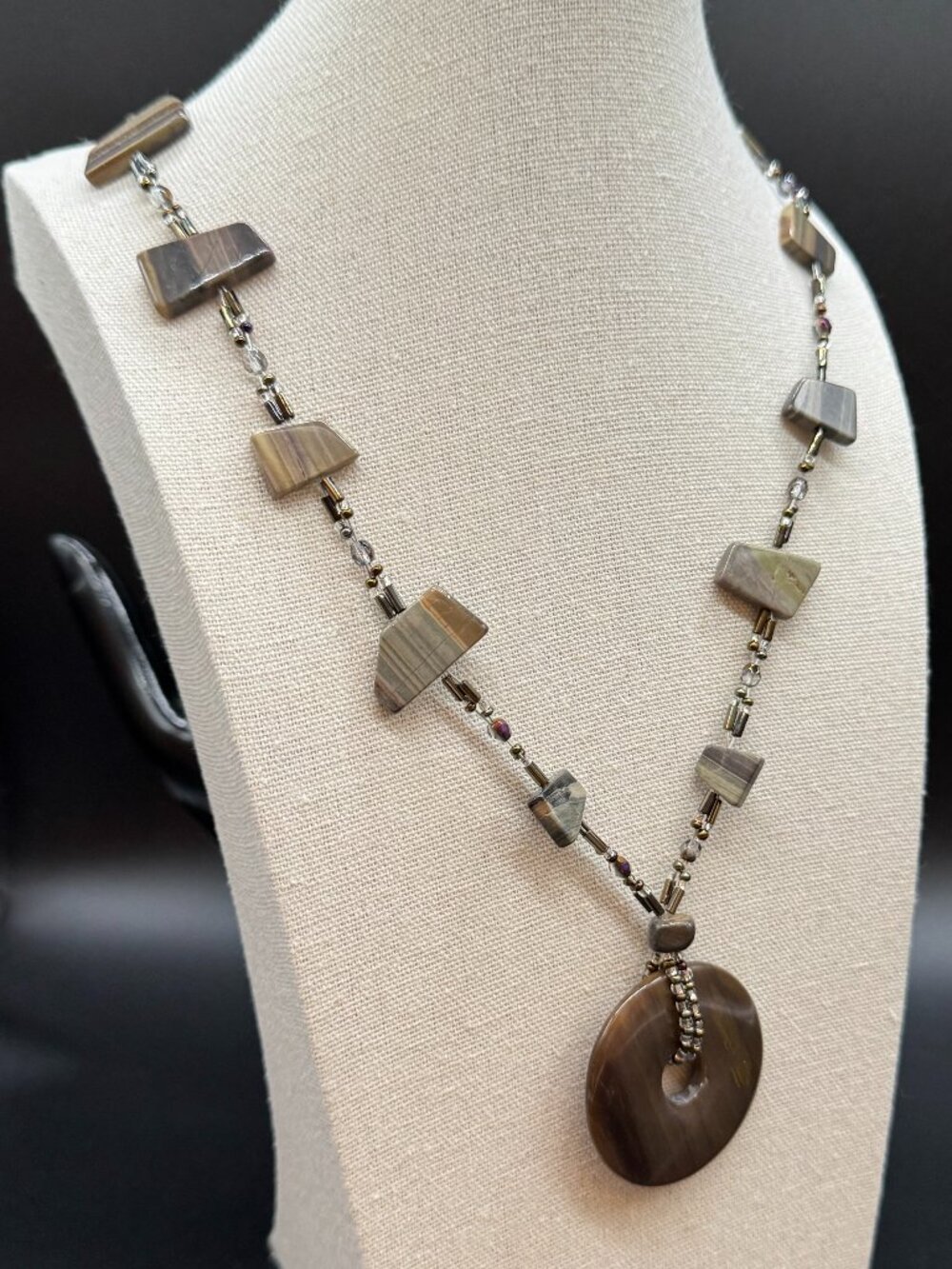 Agate semi-precious Gemstone Necklace with a Round Agate Pendant